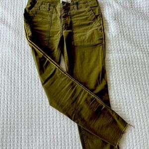 NILI LOTAN Jenna Pant
Olive green with yellow / navy stripe